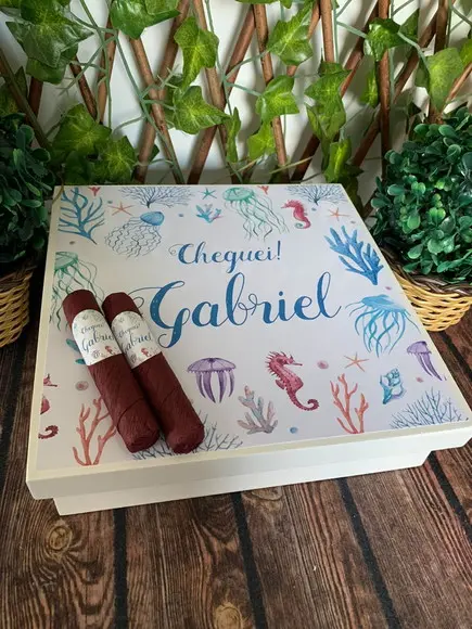 Caixa Simples + 100 Charutos de Chocolate Recheados