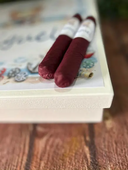Caixa Simples + 30 Charutos de Chocolate Recheados