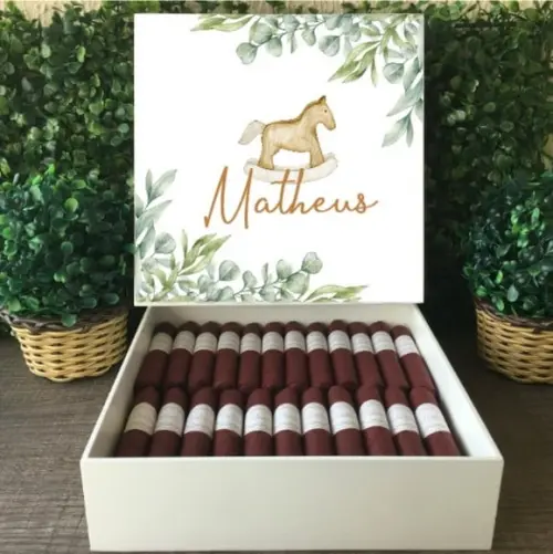 Caixa Simples + 30 Charutos de Chocolate Recheados