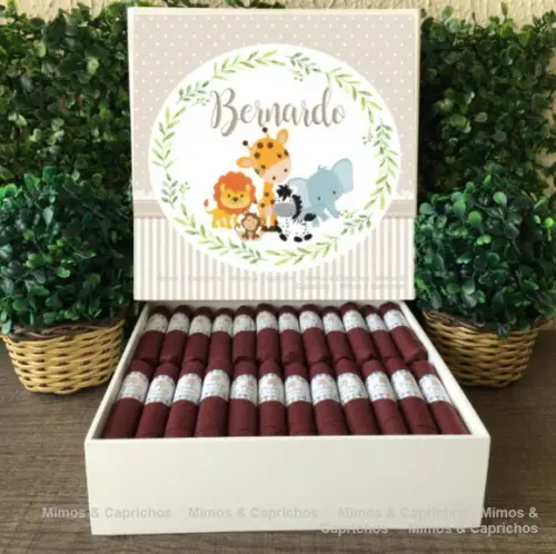 Caixa simples + 35 Charutos de Chocolate Recheados