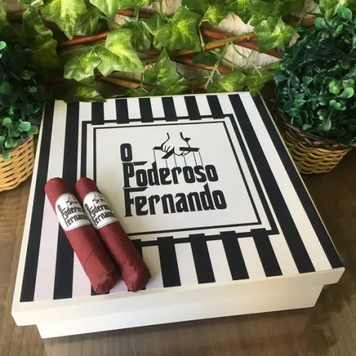 Caixa simples + 35 Charutos de Chocolate Recheados
