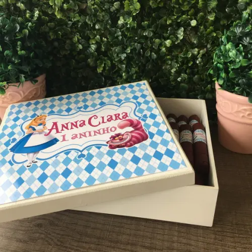 Caixa simples + 35 Charutos de Chocolate Recheados