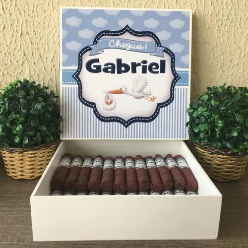 Caixa simples + 35 Charutos de Chocolate Recheados