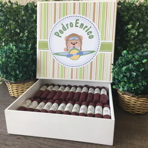 Caixa simples + 35 Charutos de Chocolate Recheados