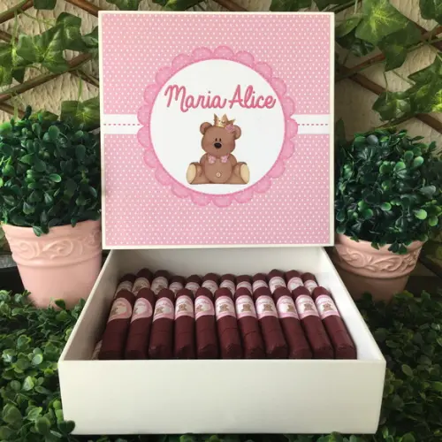 Caixa simples + 35 Charutos de Chocolate Recheados