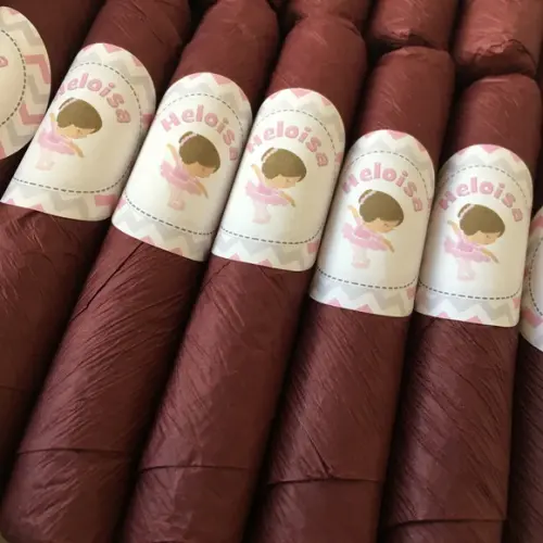 Caixa simples + 35 Charutos de Chocolate Recheados