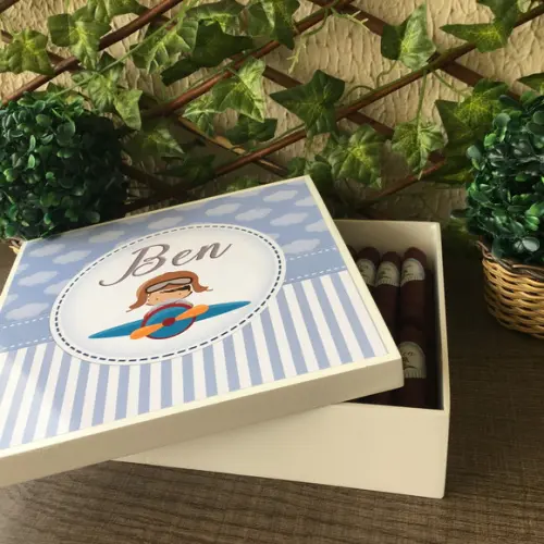 Caixa simples + 35 Charutos de Chocolate Recheados