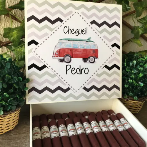 Caixa simples + 35 Charutos de Chocolate Recheados
