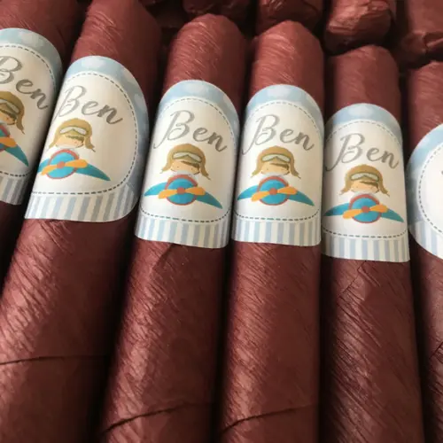 Caixa simples + 35 Charutos de Chocolate Recheados