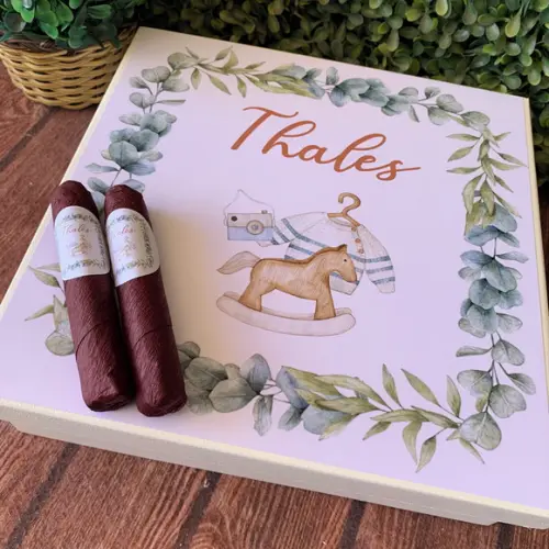 Caixa Simples + 35 Charutos de Chocolate Recheados