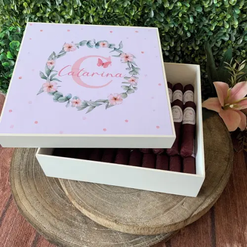Caixa Simples + 35 Charutos de Chocolate Recheados