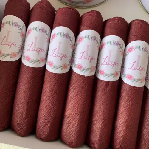 Caixa Simples + 35 Charutos de Chocolate Recheados