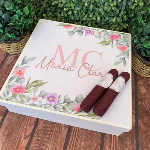 Caixa Simples + 35 Charutos de Chocolate Recheados