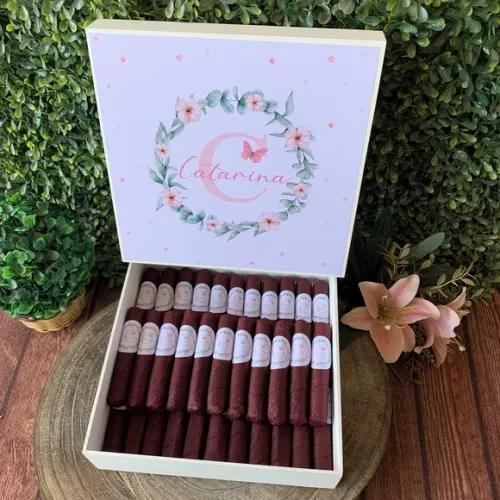 Caixa Simples + 35 Charutos de Chocolate Recheados