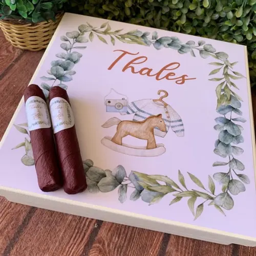 Caixa Simples + 50 Charutos de Chocolate Recheados