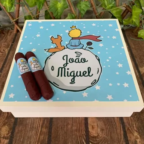 Caixa simples + 60 Charutos de Chocolate Recheados