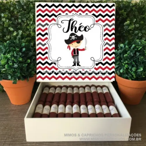 Caixa simples + 60 Charutos de Chocolate Recheados