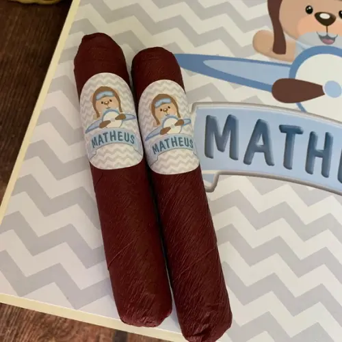 Caixa Simples + 60 Charutos De Chocolate Recheados