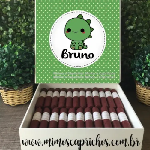 Caixa Simples + 70 Charutos de Chocolate Recheados