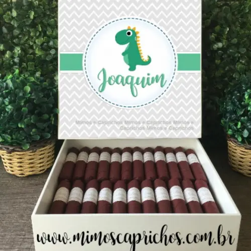 Caixa Simples + 70 Charutos de Chocolate Recheados
