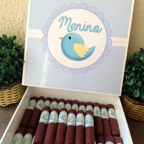 Caixa Simples + 70 Charutos de Chocolate Recheados