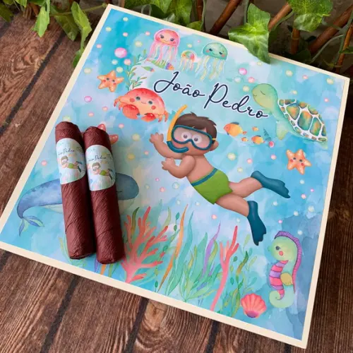 Caixa Simples com Pezinhos + 30 Charutos de Chocolate