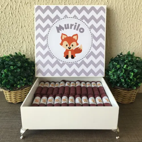 Caixa Simples com Pezinhos + 35 Charutos Chocolate Recheados
