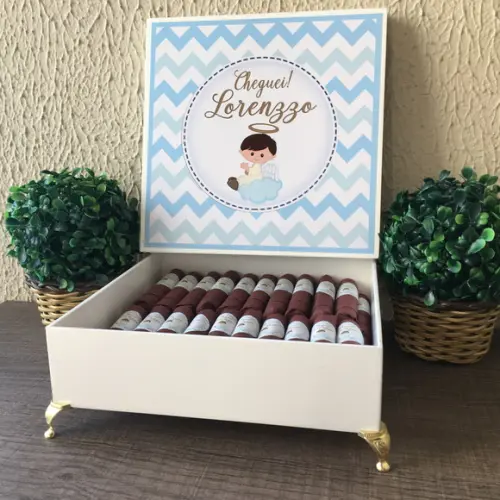 Caixa Simples com Pezinhos + 35 Charutos Chocolate Recheados