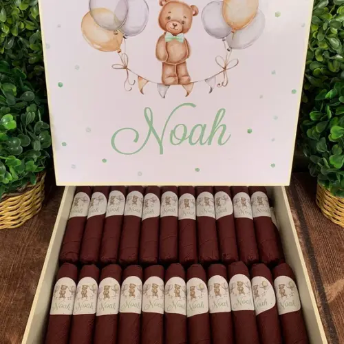Caixa Simples com Pezinhos + 35 Charutos de Chocolate
