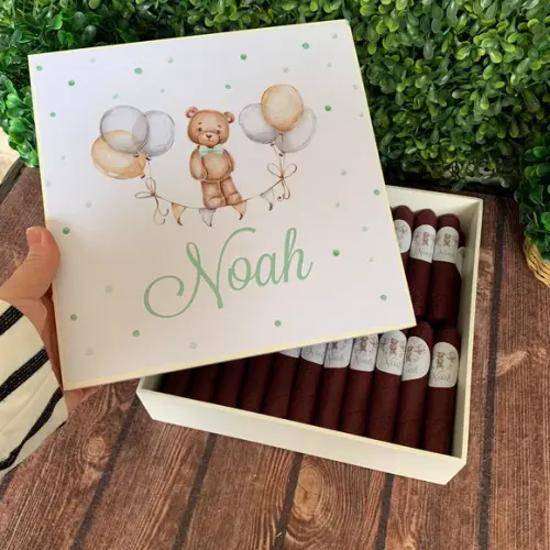 Caixa Simples com Pezinhos + 35 Charutos de Chocolate