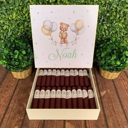 Caixa Simples com Pezinhos + 35 Charutos de Chocolate