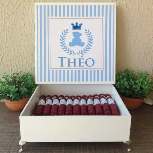 Caixa Simples com Pezinhos + 70 Charutos Chocolate Recheados