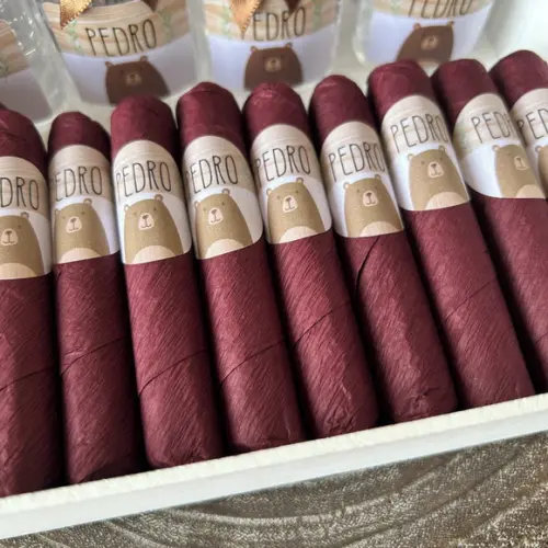 Kit Caixa Simples + 25 Charutos + 25 Alcool Gel Lacinho