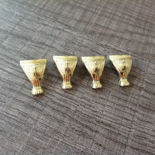 Pezinhos de metal para caixinhas MDF
