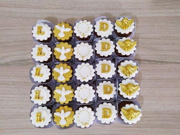 Aplique de pasta americana Batizado para trufa e brigadeiro