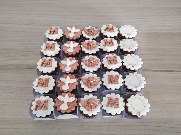 Aplique de pasta americana Batizado para trufa e brigadeiro