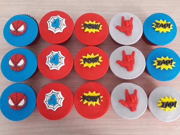Aplique de pasta americana Homem Aranha para cupcake
