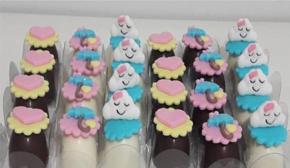 Aplique pasta americana Chuva de Amor para brigadeiro
