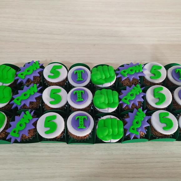 Apliques de Pasta Americana Hulk para Brigadeiros/ Trufas