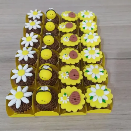 Aplique de Pasta Americana Abelhinha para Brigadeiros/trufas