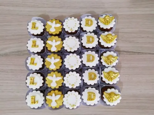 Aplique de pasta americana Batizado para trufa e brigadeiro