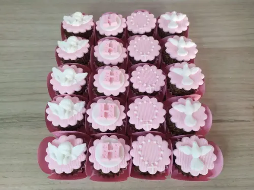 Aplique de pasta americana Batizado para trufa e brigadeiro