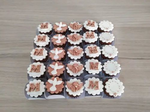 Aplique de pasta americana Batizado para trufa e brigadeiro