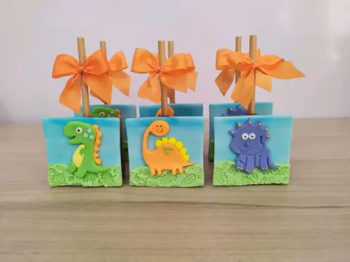 Aplique de pasta americana Dinossauro Baby para pão de mel