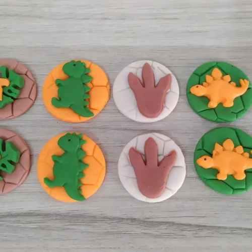 Aplique de Pasta Americana Dinossauro para Brigadeiros/trufa