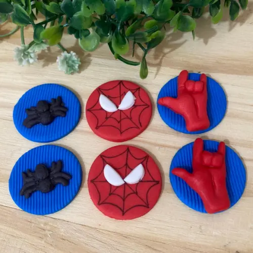 Aplique de pasta americana Homem Aranha p/ brigadeiro/trufa