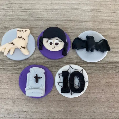 Aplique em Pasta Americana Wandinha para Brigadeiros/trufas