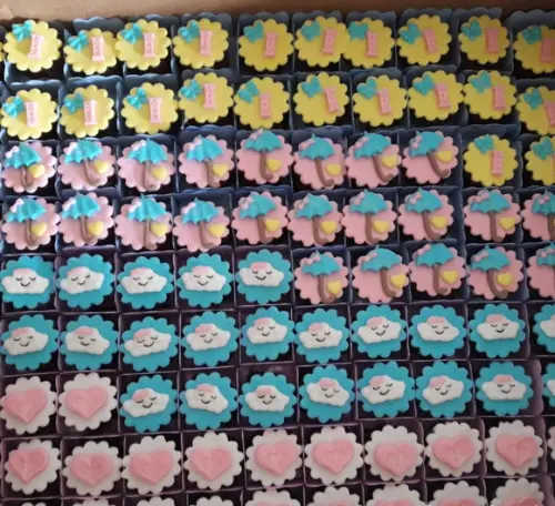 Aplique pasta americana Chuva de Amor para brigadeiro