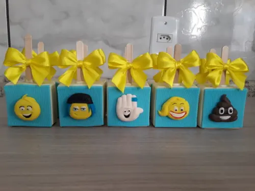Aplique pasta americana Emoji - o filme para pão de mel