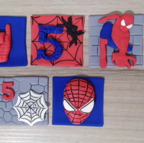 Aplique pasta americana Homem Aranha para pão de mel